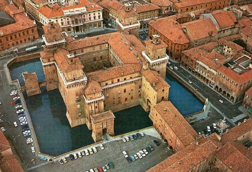 Castello Estense di Ferrara visto dall'alto