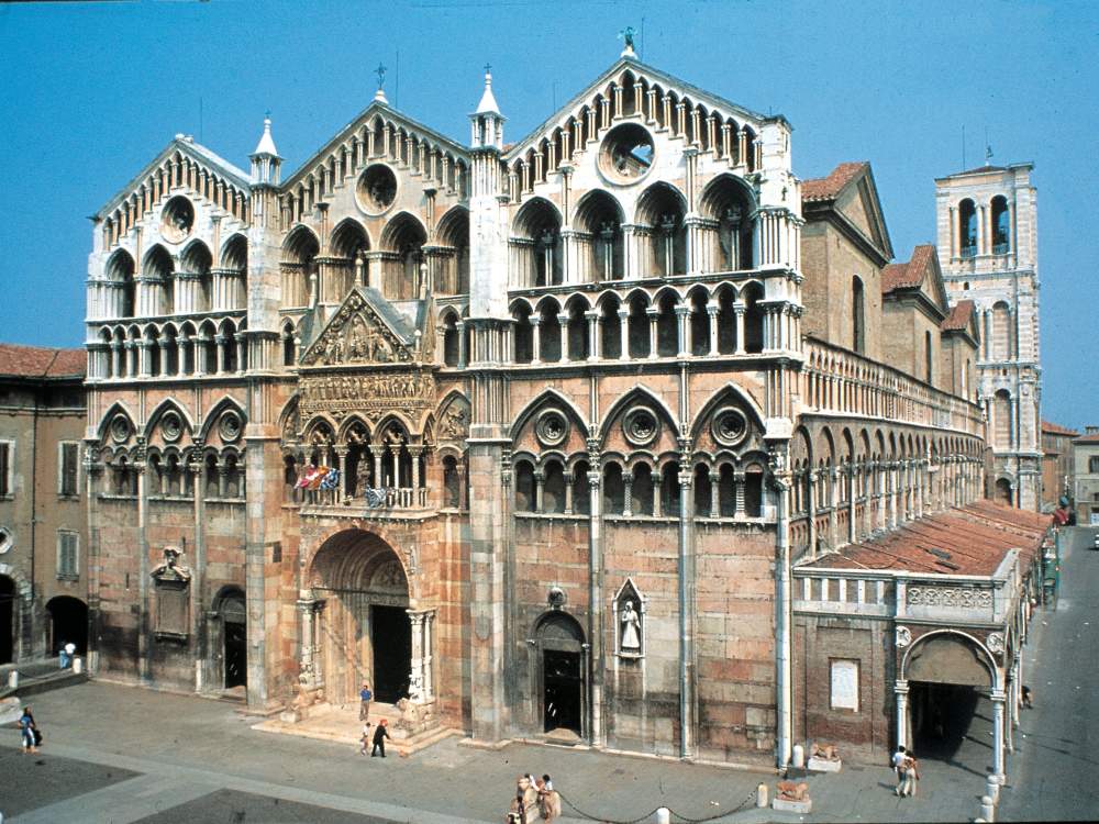 Cattedrale di Ferrara in Piazza della Cattedrale