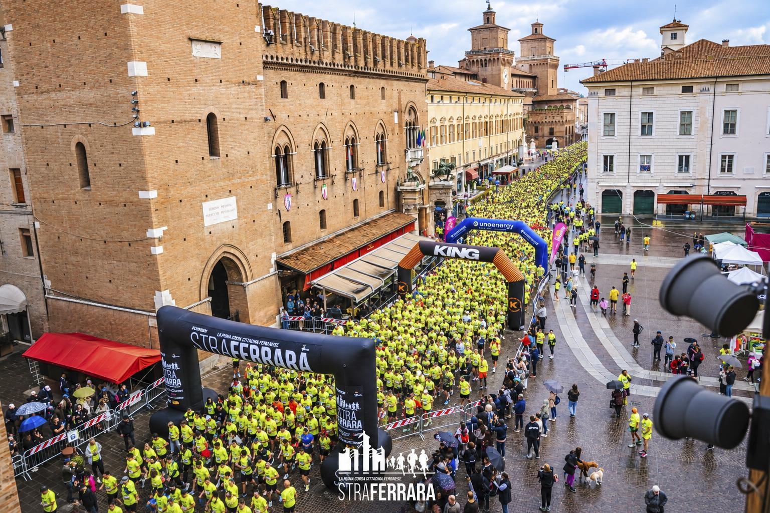 Partecipanti StraFerrara nel centro storico di Ferrara